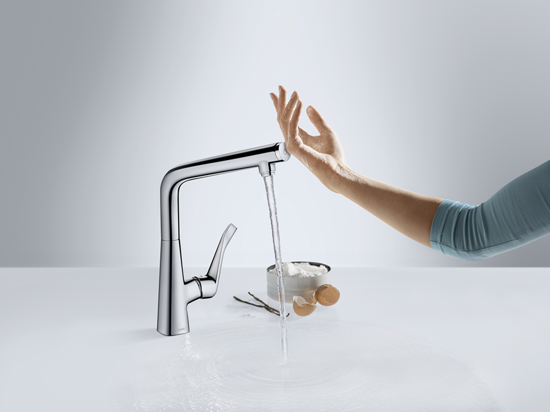Volop bewegingsvrijheid bij de gootsteen: hansgrohe metris select ...