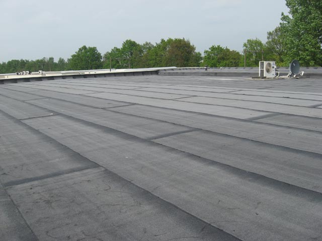Dak met bitumen Bitumen op het dak