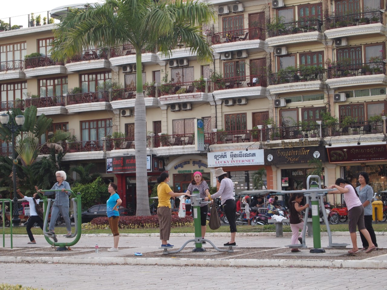 Samen sporten op de boulevard van Phnom Penh Samen sporten op de boulevard van Phnom Penh