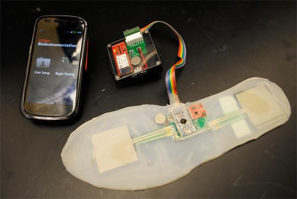 De smartshoe verzamelt gegevens over het looppatroon en stuurt deze door naar smartphone of tablet. De smartshoe verzamelt gegevens over het looppatroon en stuurt deze door naar smartphone of tablet.