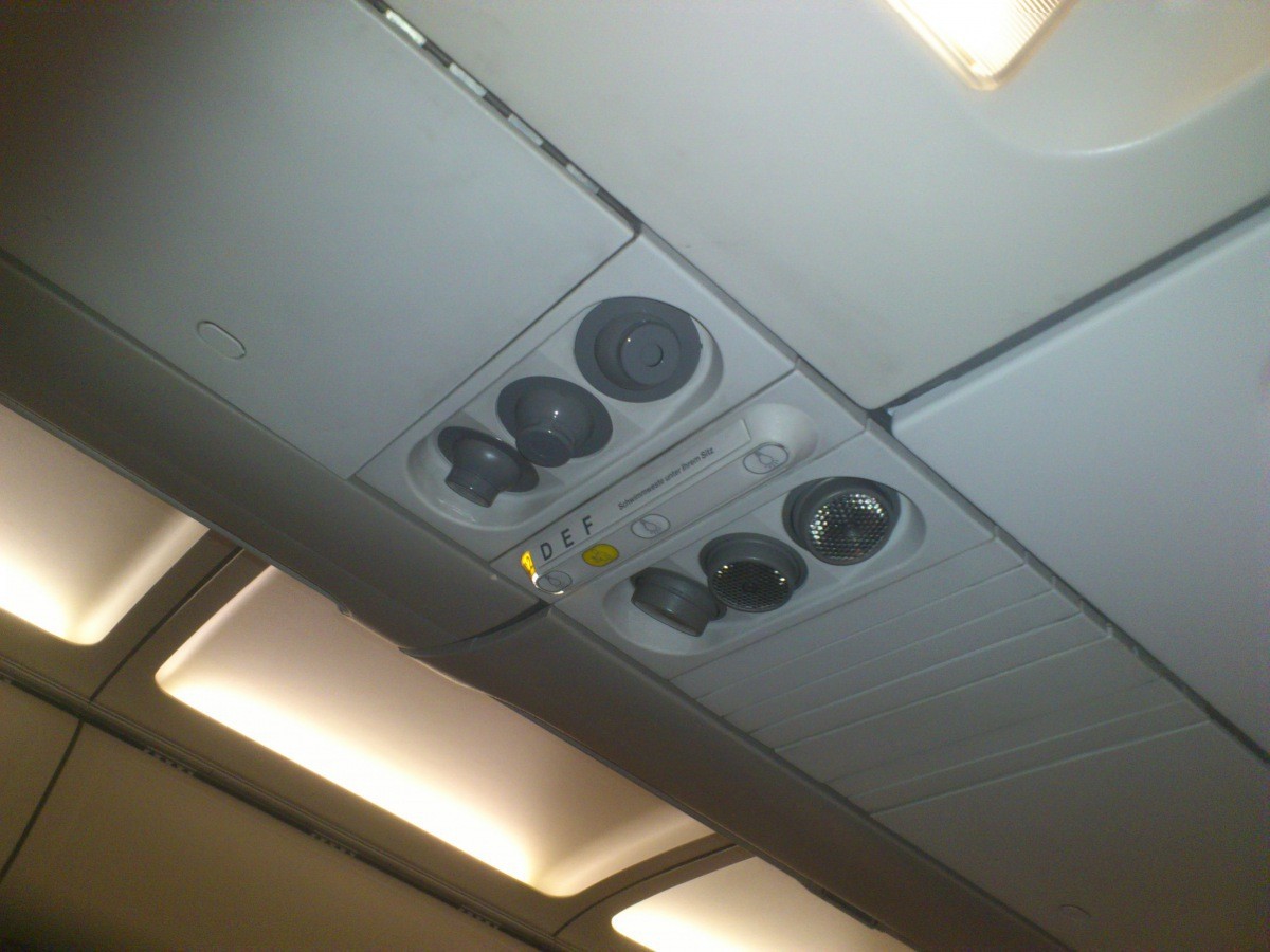 Console waarmee de passagier in een vliegtuig het cabinepersoneel kan waarschuwen Bedieningspaneel voor passagiers in een vliegtuig