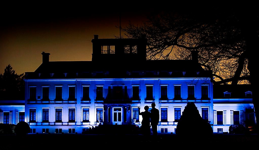 Paleis Soestdijk blauw verlicht op 2 april, Wereld Autisme Dag Paleis Soestdijk blauw verlicht op 2 april, Wereld Autisme Dag