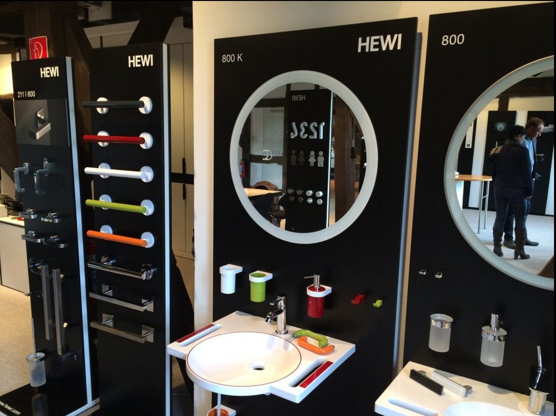 Hewi showroom met dementiewastafel, wandgrepen en andere zorgproducten Hewi showroom met dementiewastafel, wandgrepen en andere zorgproducten