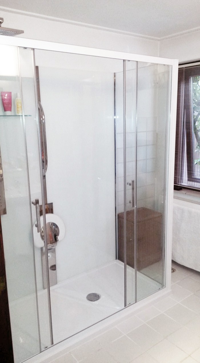 Zij liet haar bad vervangen door een douche. wat er toen gebeurde… Bad vervangen door nieuw bad
