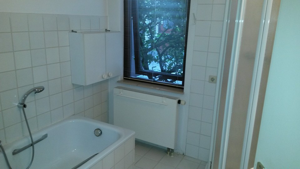 Zij liet haar bad vervangen door een douche. wat er toen gebeurde… Bad vervangen door nieuw bad